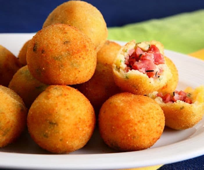 MINI BOLINHA CALABRESA C/ QUEIJO (18G) KG (PCT 5,5 KG)