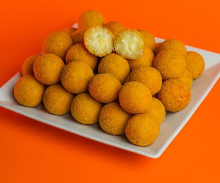MINI BOLINHA DE QUEIJO (10G) KG (PCT 5,5 KG)