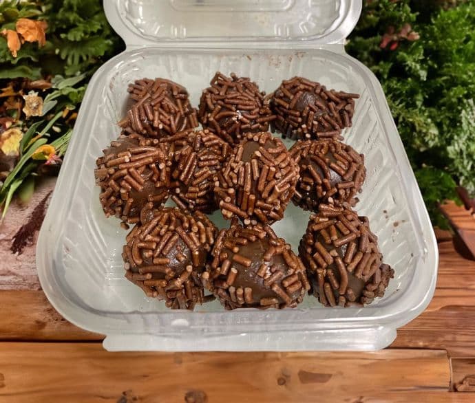 BRIGADEIRO TRADICIONAL CX C/4 DE 10 UND